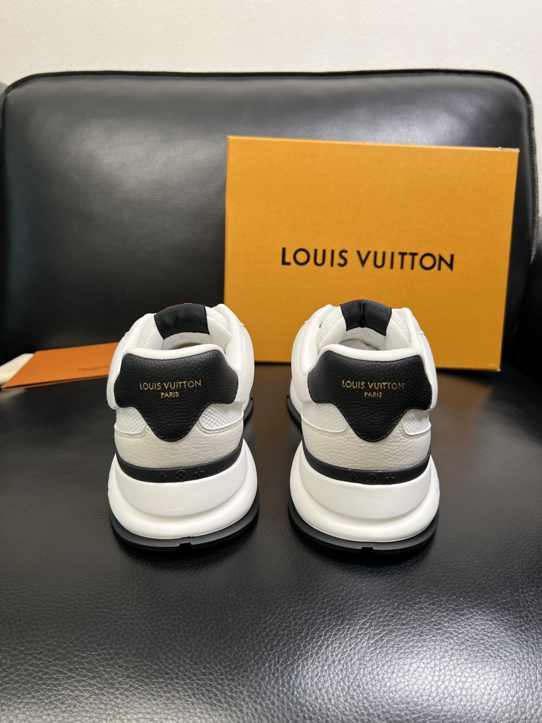 Lv 高品质 顶级工艺品 路易威登，专柜同步原厂配置，鞋面意大利进口，高品质拼接缤纷色彩复杂工艺品，进口