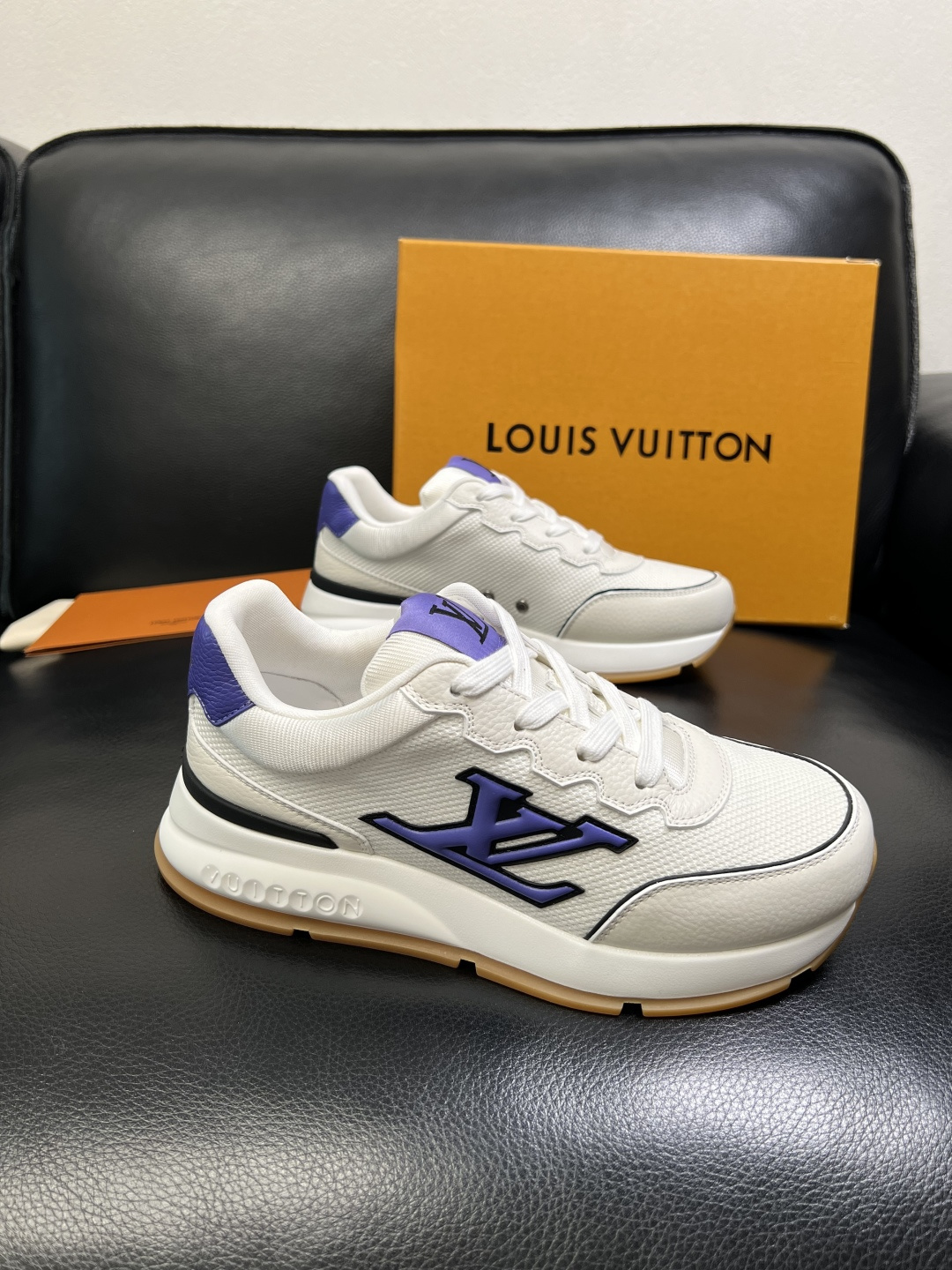 Lv 高品质 顶级工艺品 路易威登，专柜同步原厂配置，鞋面意大利进口，高品质拼接缤纷色彩复杂工艺品，进口