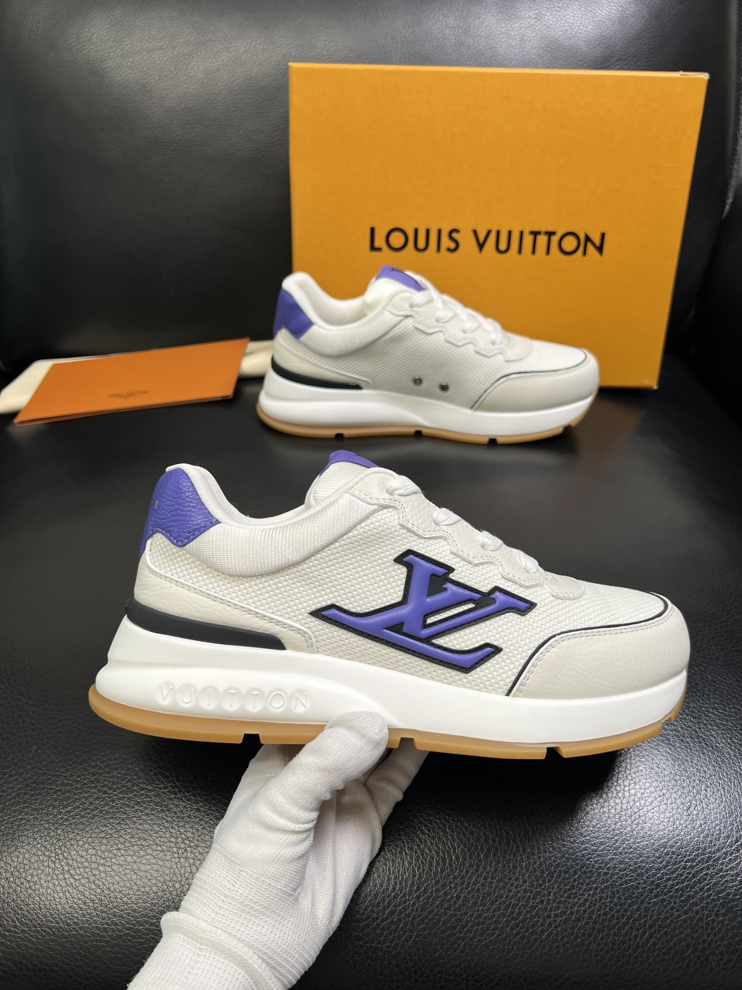 Lv 高品质 顶级工艺品 路易威登，专柜同步原厂配置，鞋面意大利进口，高品质拼接缤纷色彩复杂工艺品，进口