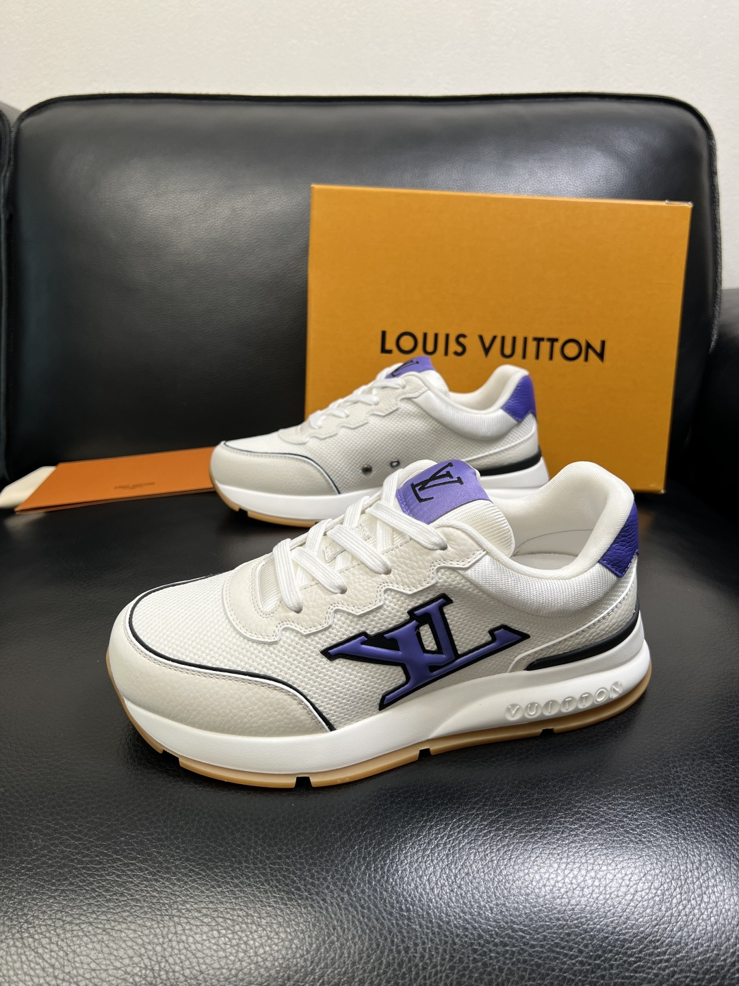 Lv 高品质 顶级工艺品 路易威登，专柜同步原厂配置，鞋面意大利进口，高品质拼接缤纷色彩复杂工艺品，进口