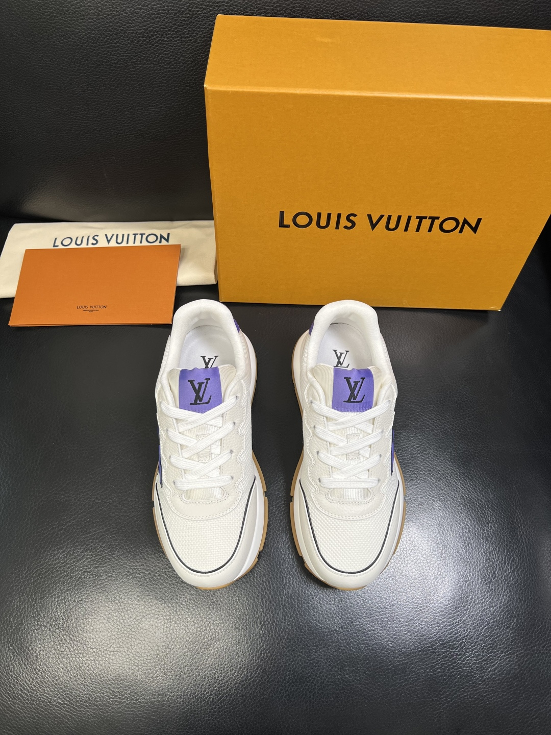 Lv 高品质 顶级工艺品 路易威登，专柜同步原厂配置，鞋面意大利进口，高品质拼接缤纷色彩复杂工艺品，进口