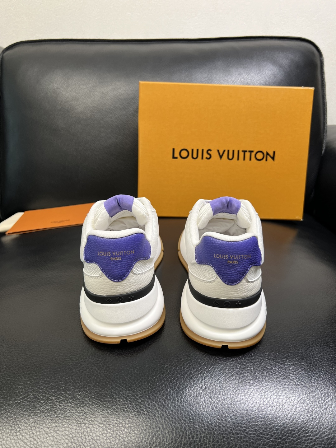 Lv 高品质 顶级工艺品 路易威登，专柜同步原厂配置，鞋面意大利进口，高品质拼接缤纷色彩复杂工艺品，进口