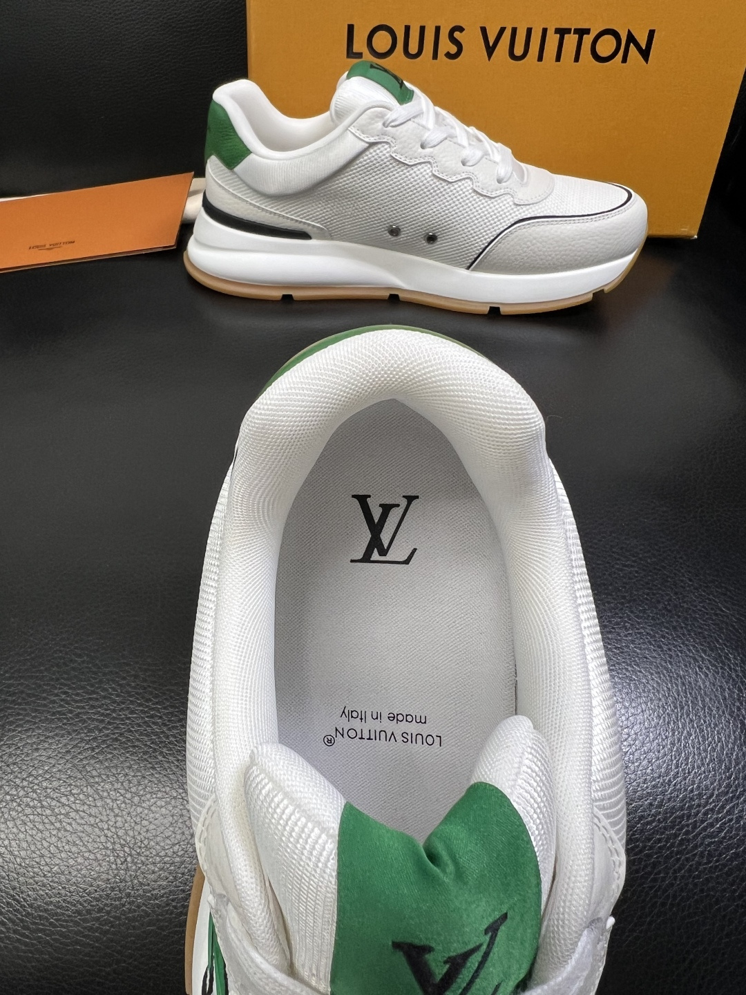 Lv 高品质 顶级工艺品 路易威登，专柜同步原厂配置，鞋面意大利进口，高品质拼接缤纷色彩复杂工艺品，进口