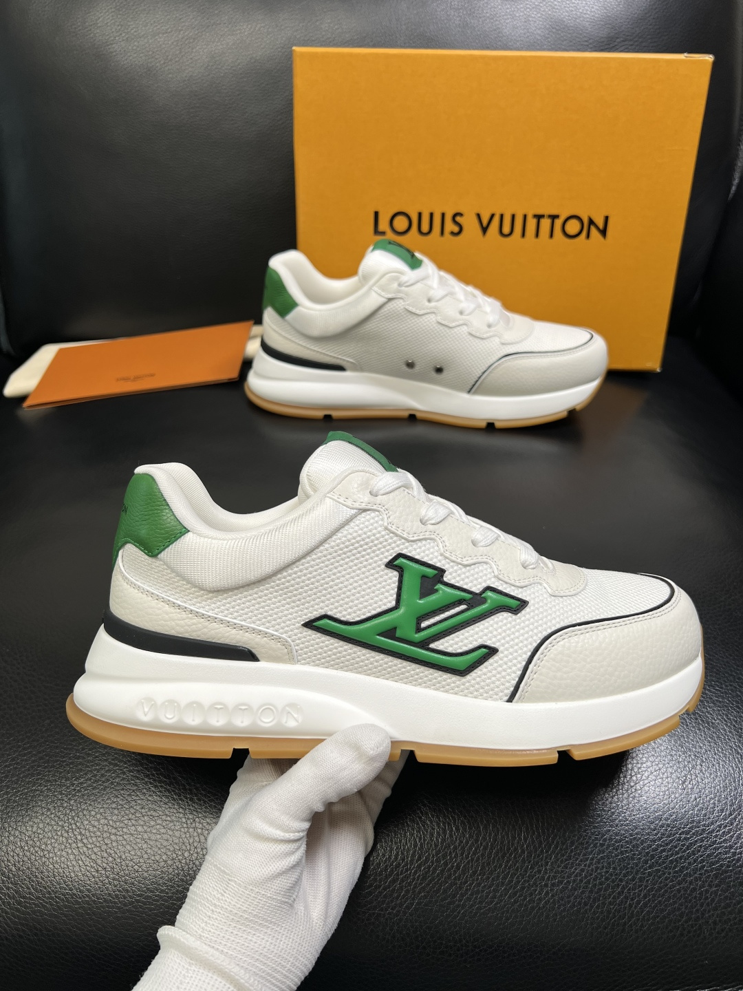 Lv 高品质 顶级工艺品 路易威登，专柜同步原厂配置，鞋面意大利进口，高品质拼接缤纷色彩复杂工艺品，进口