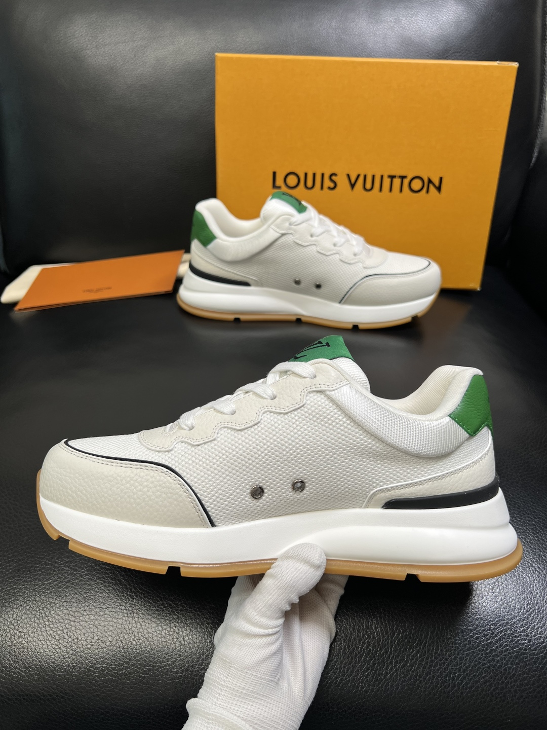 Lv 高品质 顶级工艺品 路易威登，专柜同步原厂配置，鞋面意大利进口，高品质拼接缤纷色彩复杂工艺品，进口