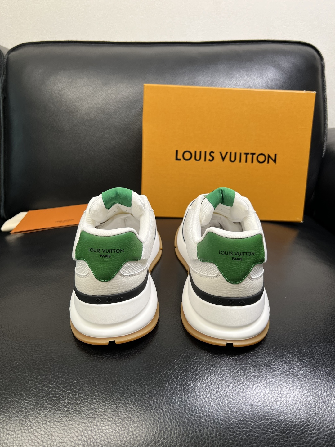 Lv 高品质 顶级工艺品 路易威登，专柜同步原厂配置，鞋面意大利进口，高品质拼接缤纷色彩复杂工艺品，进口