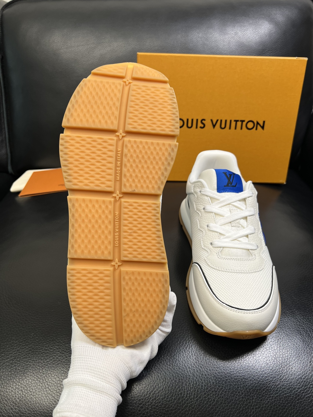 Lv 高品质 顶级工艺品 路易威登，专柜同步原厂配置，鞋面意大利进口，高品质拼接缤纷色彩复杂工艺品，进口