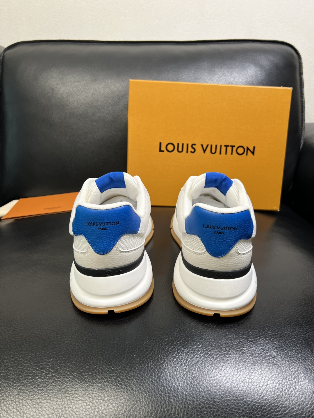 Lv 高品质 顶级工艺品 路易威登，专柜同步原厂配置，鞋面意大利进口，高品质拼接缤纷色彩复杂工艺品，进口