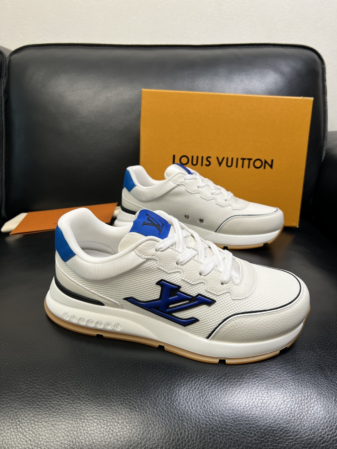 Lv 高品质 顶级工艺品 路易威登，专柜同步原厂配置，鞋面意大利进口，高品质拼接缤纷色彩复杂工艺品，进口