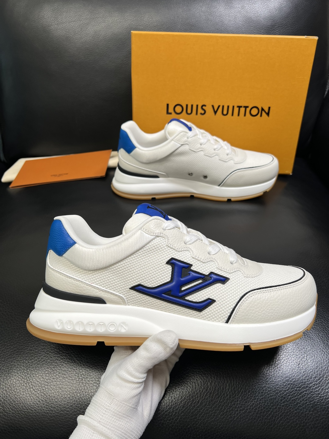 Lv 高品质 顶级工艺品 路易威登，专柜同步原厂配置，鞋面意大利进口，高品质拼接缤纷色彩复杂工艺品，进口