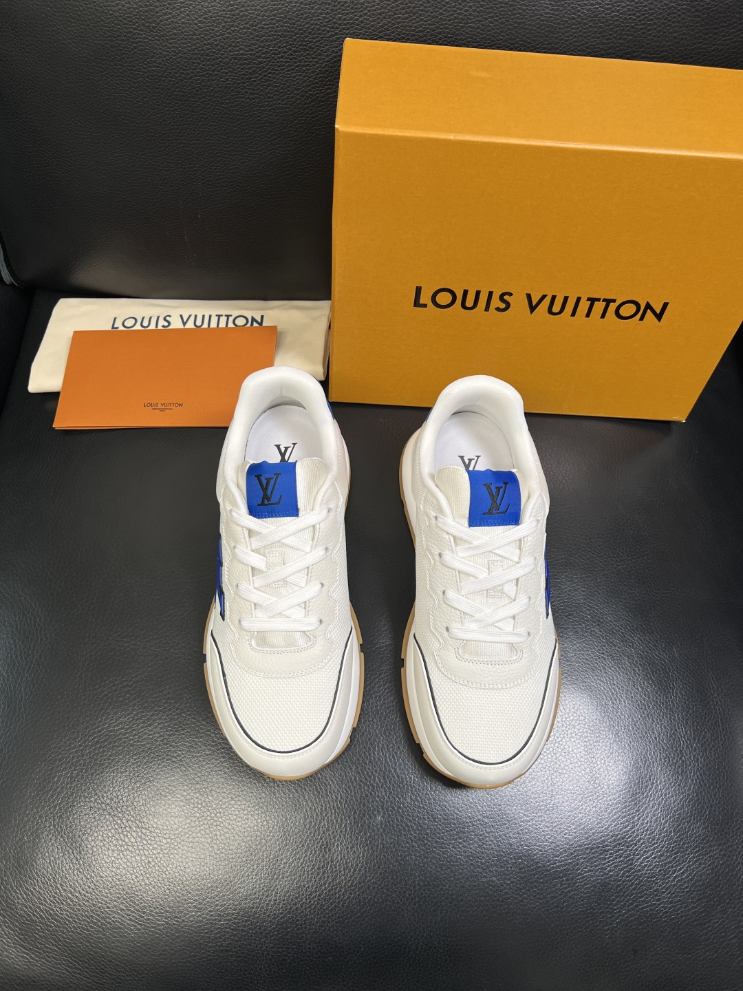 Lv 高品质 顶级工艺品 路易威登，专柜同步原厂配置，鞋面意大利进口，高品质拼接缤纷色彩复杂工艺品，进口