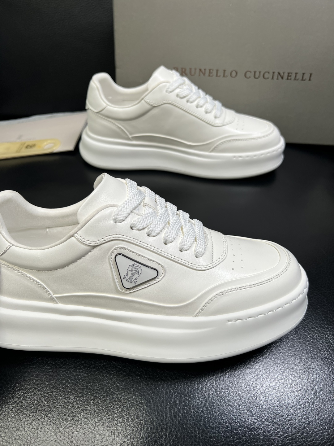 Brunello Cucinelli 高品质 顶级工艺品 BC 专柜同步原厂配置，意大利进口牛皮面料牛内