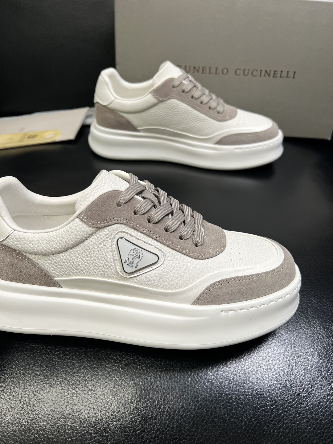 Brunello Cucinelli 高品质 顶级工艺品 BC 专柜同步原厂配置，意大利进口牛皮面料牛内