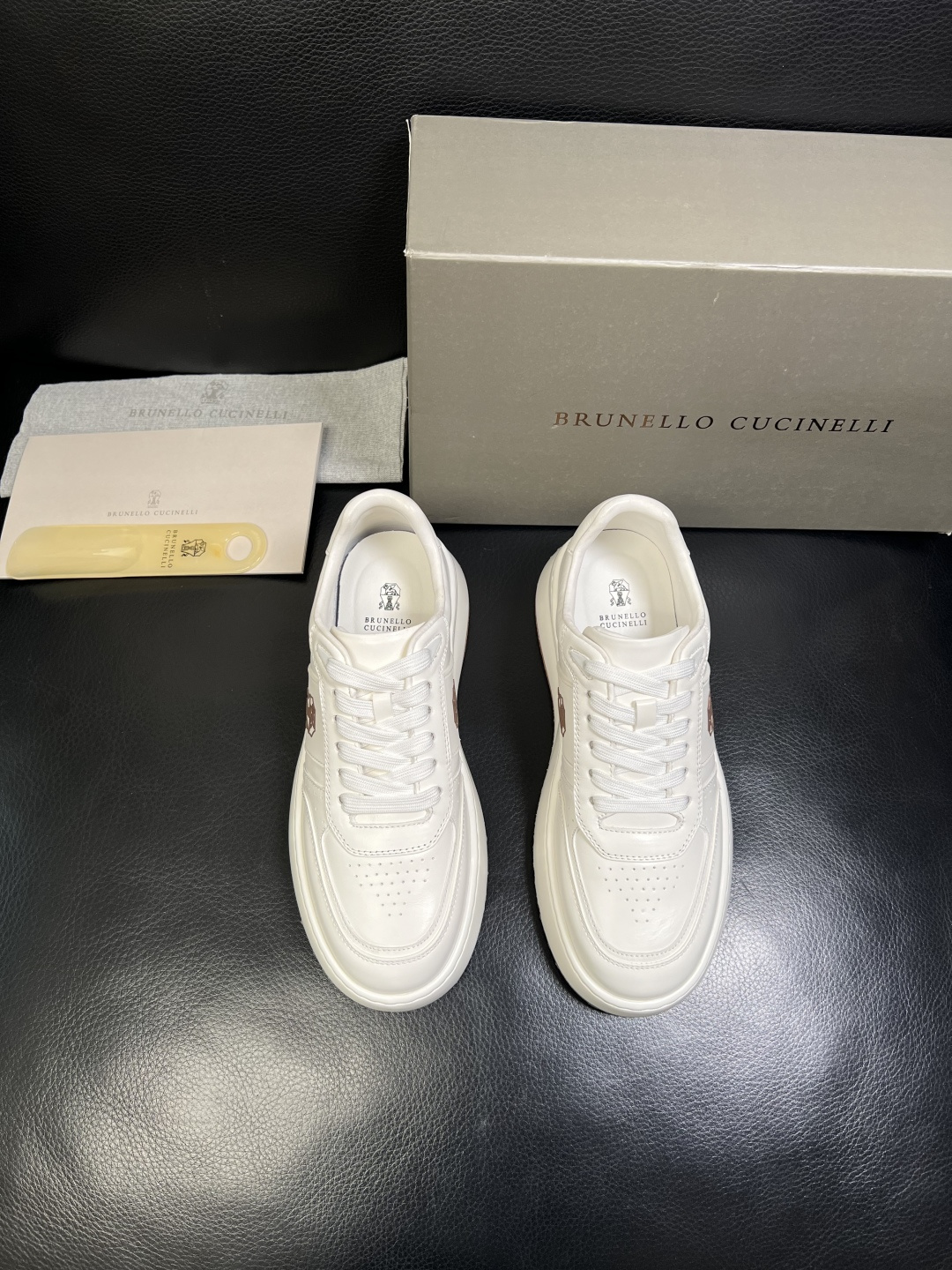 Brunello Cucinelli 高品质 顶级工艺品 BC 专柜同步原厂配置，意大利进口牛皮面料牛内