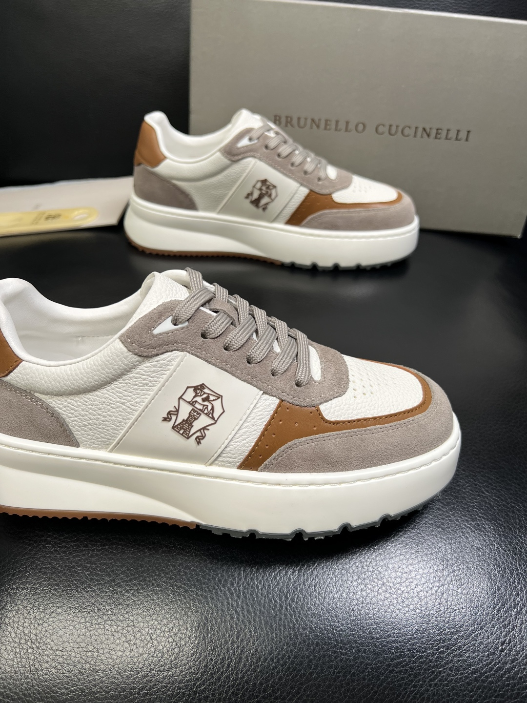 Brunello Cucinelli 高品质 顶级工艺品 BC 专柜同步原厂配置，意大利进口牛皮面料牛内