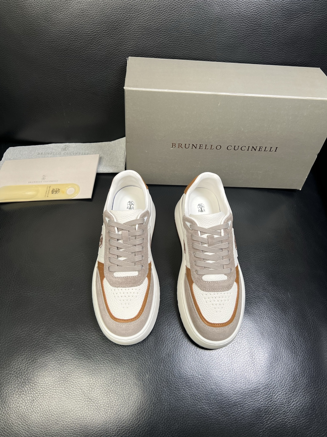 Brunello Cucinelli 高品质 顶级工艺品 BC 专柜同步原厂配置，意大利进口牛皮面料牛内