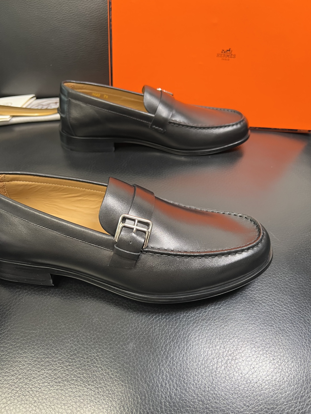 Hermes 高品质 顶级工艺品 爱马仕 专柜同步 原厂配置，意大利进口原版牛皮面料，透气舒适进口水染牛