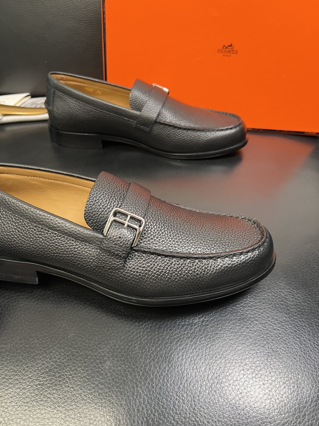 Hermes 高品质 顶级工艺品 爱马仕 专柜同步 原厂配置，意大利进口原版牛皮面料，透气舒适进口水染牛