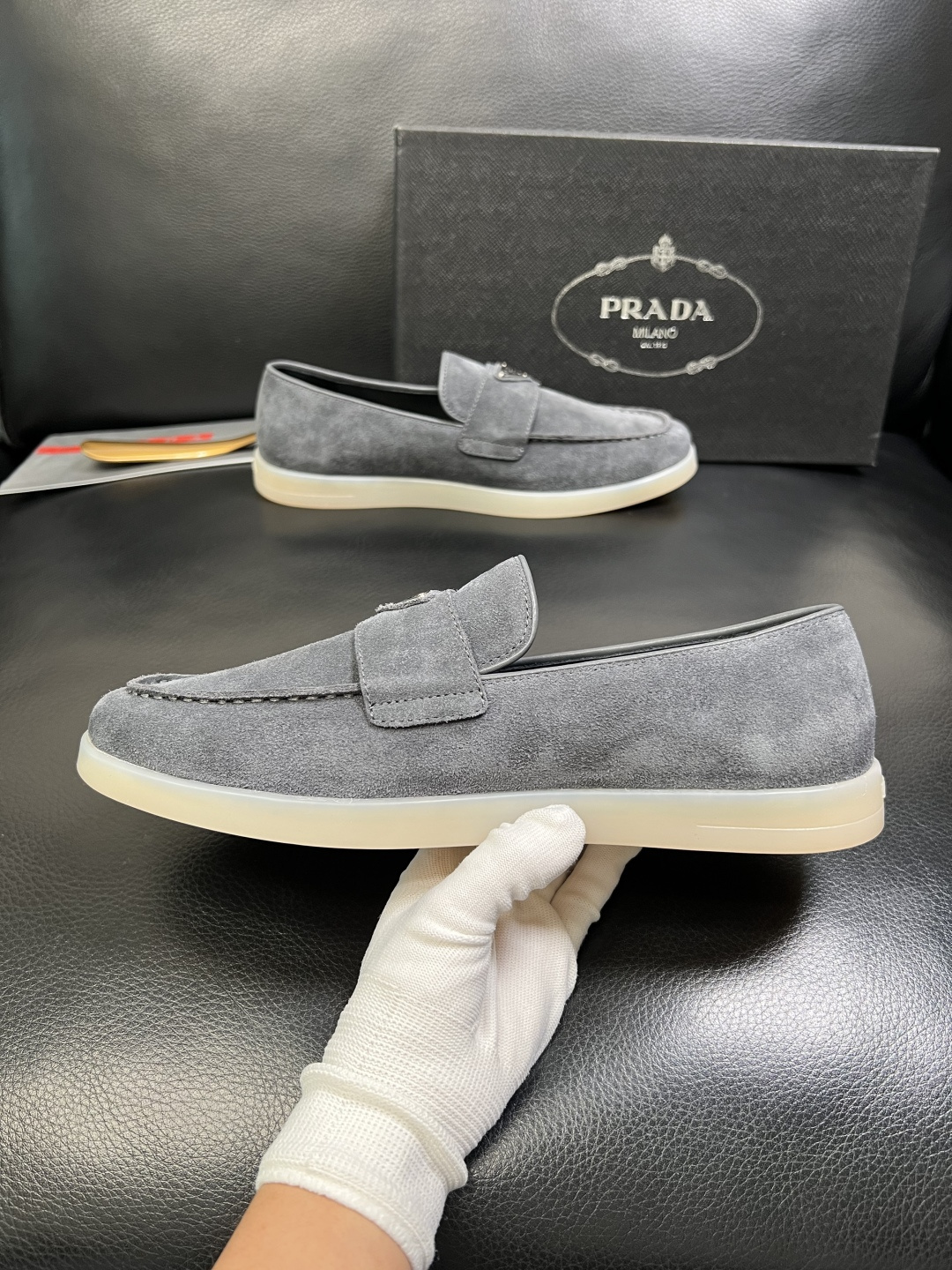 PRADA 高品质 顶级工艺品 普拉达 专柜同步 原厂配置，意大利进口原版牛皮面料，透气舒适进口水染牛里