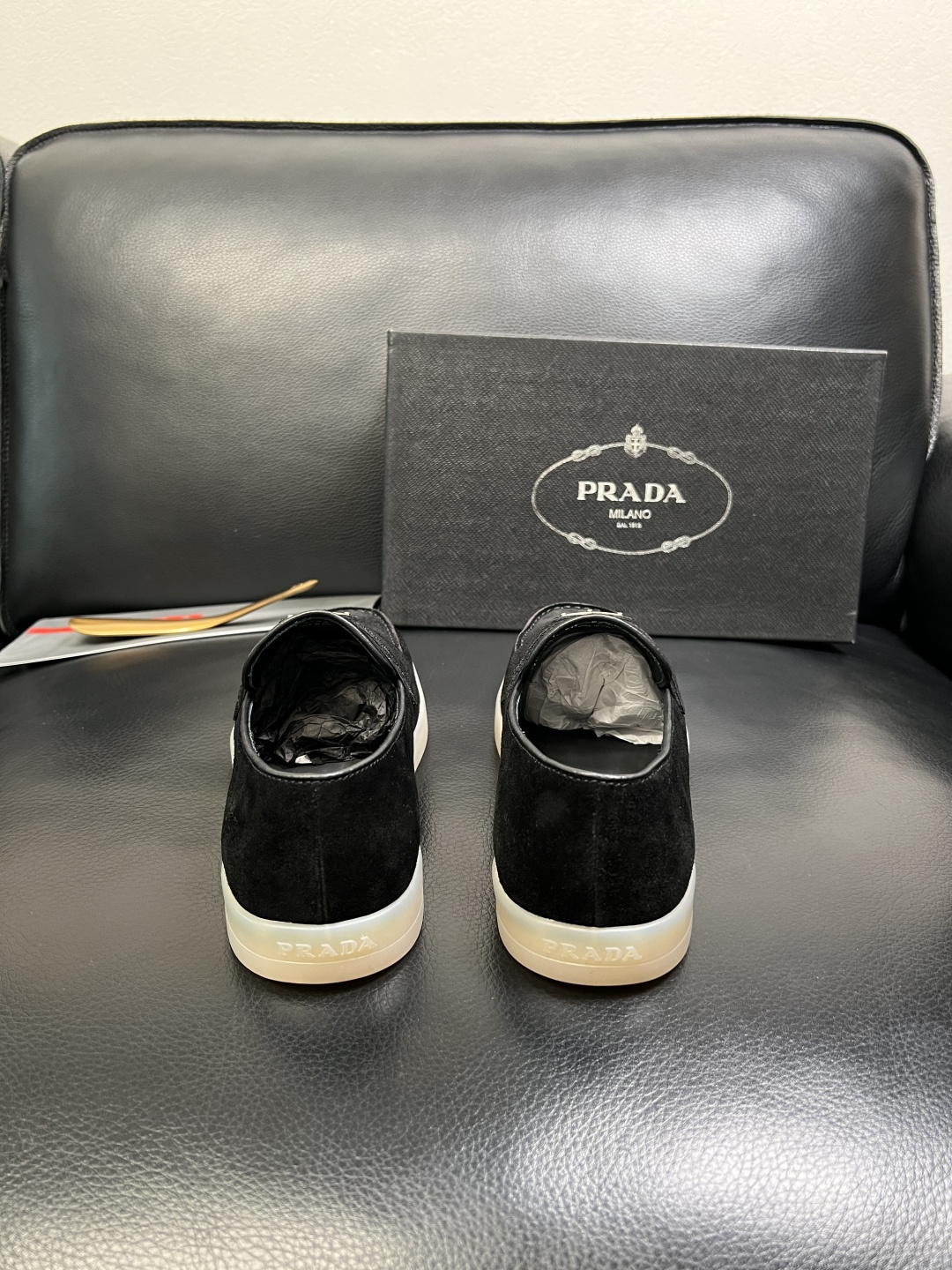 PRADA 高品质 顶级工艺品 普拉达 专柜同步 原厂配置，意大利进口原版牛皮面料，透气舒适进口水染牛里