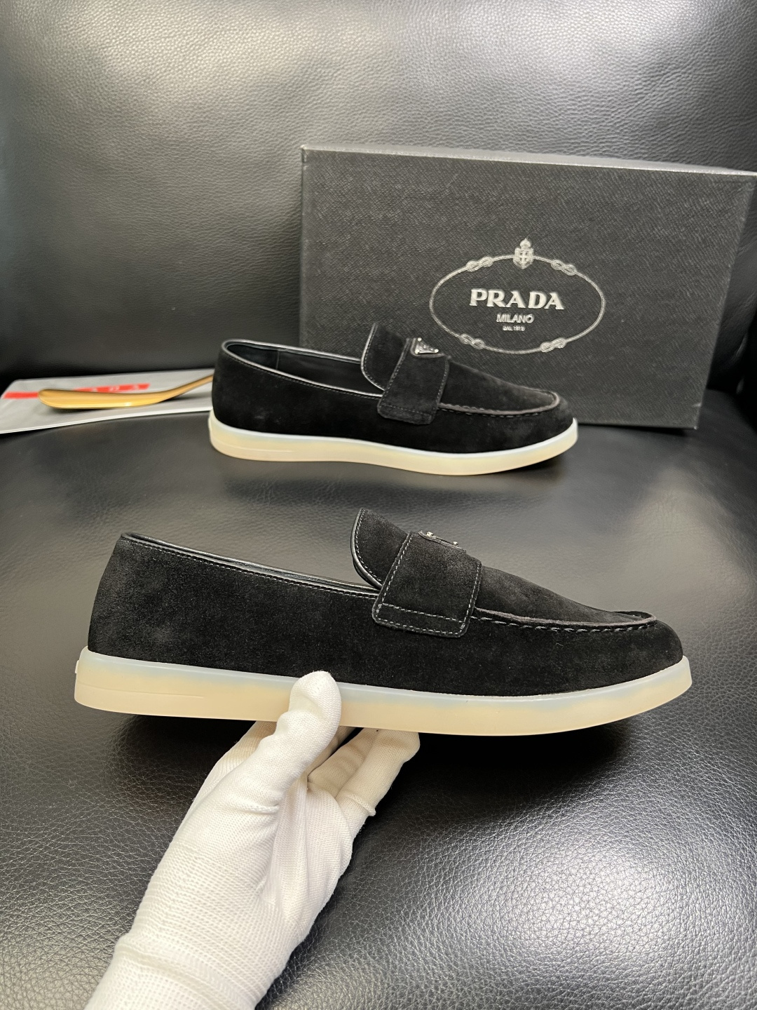 PRADA 高品质 顶级工艺品 普拉达 专柜同步 原厂配置，意大利进口原版牛皮面料，透气舒适进口水染牛里