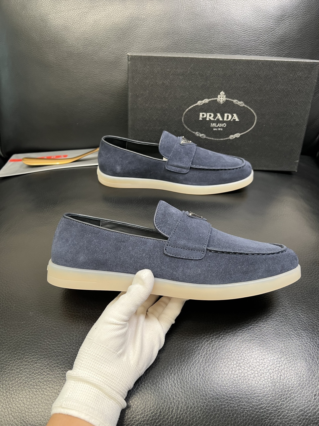 PRADA 高品质 顶级工艺品 普拉达 专柜同步 原厂配置，意大利进口原版牛皮面料，透气舒适进口水染牛里