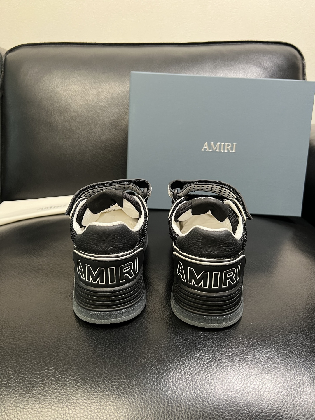 AMIRI 高品质 顶级工艺品 专柜同步 原厂配置，意大利进口原版牛皮面料，透气舒适进口水染牛里垫，鞋底