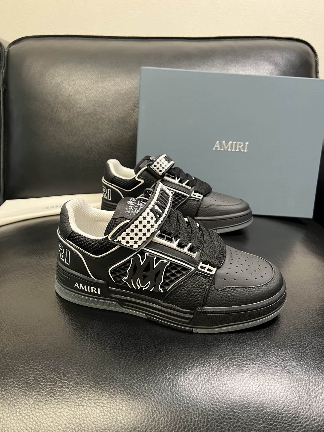 AMIRI 高品质 顶级工艺品 专柜同步 原厂配置，意大利进口原版牛皮面料，透气舒适进口水染牛里垫，鞋底