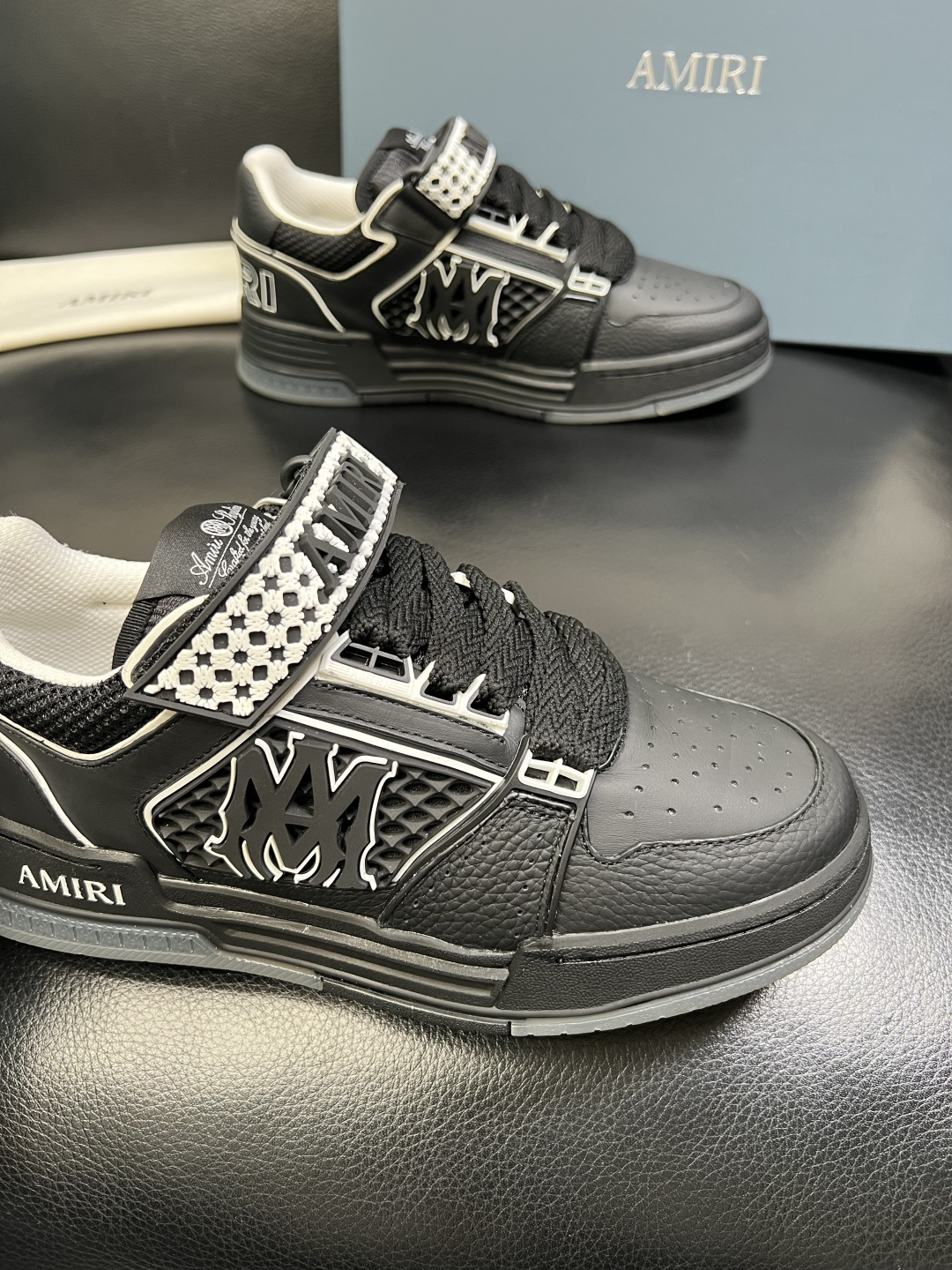 AMIRI 高品质 顶级工艺品 专柜同步 原厂配置，意大利进口原版牛皮面料，透气舒适进口水染牛里垫，鞋底