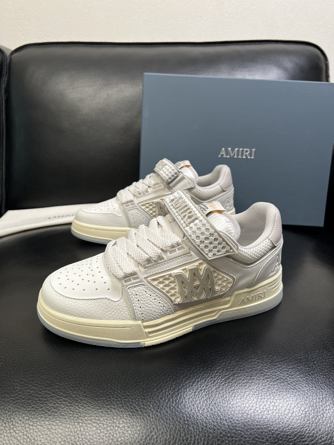 AMIRI 高品质 顶级工艺品 专柜同步 原厂配置，意大利进口原版牛皮面料，透气舒适进口水染牛里垫，鞋底