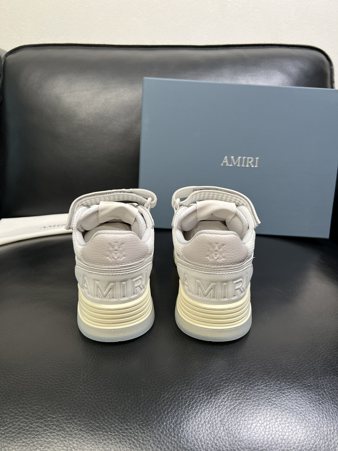 AMIRI 高品质 顶级工艺品 专柜同步 原厂配置，意大利进口原版牛皮面料，透气舒适进口水染牛里垫，鞋底