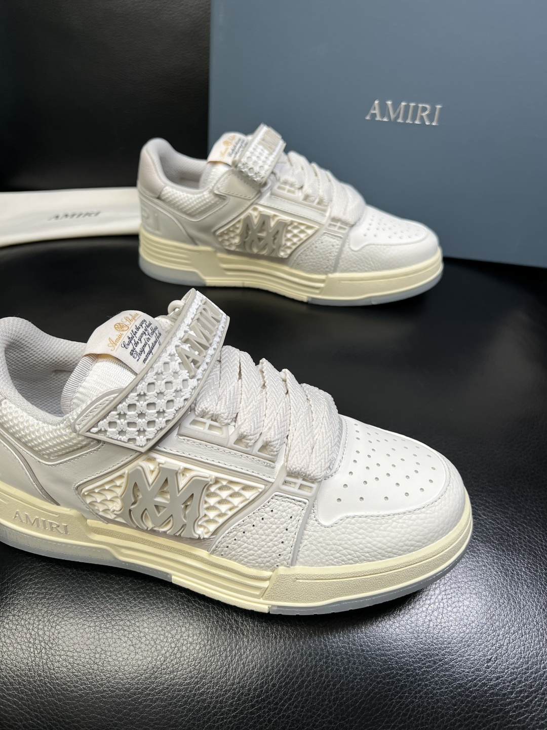 AMIRI 高品质 顶级工艺品 专柜同步 原厂配置，意大利进口原版牛皮面料，透气舒适进口水染牛里垫，鞋底