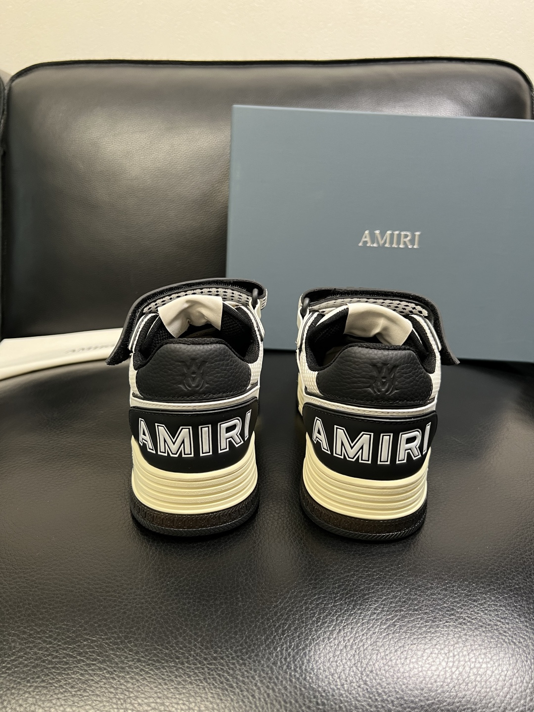 AMIRI 高品质 顶级工艺品 专柜同步 原厂配置，意大利进口原版牛皮面料，透气舒适进口水染牛里垫，鞋底