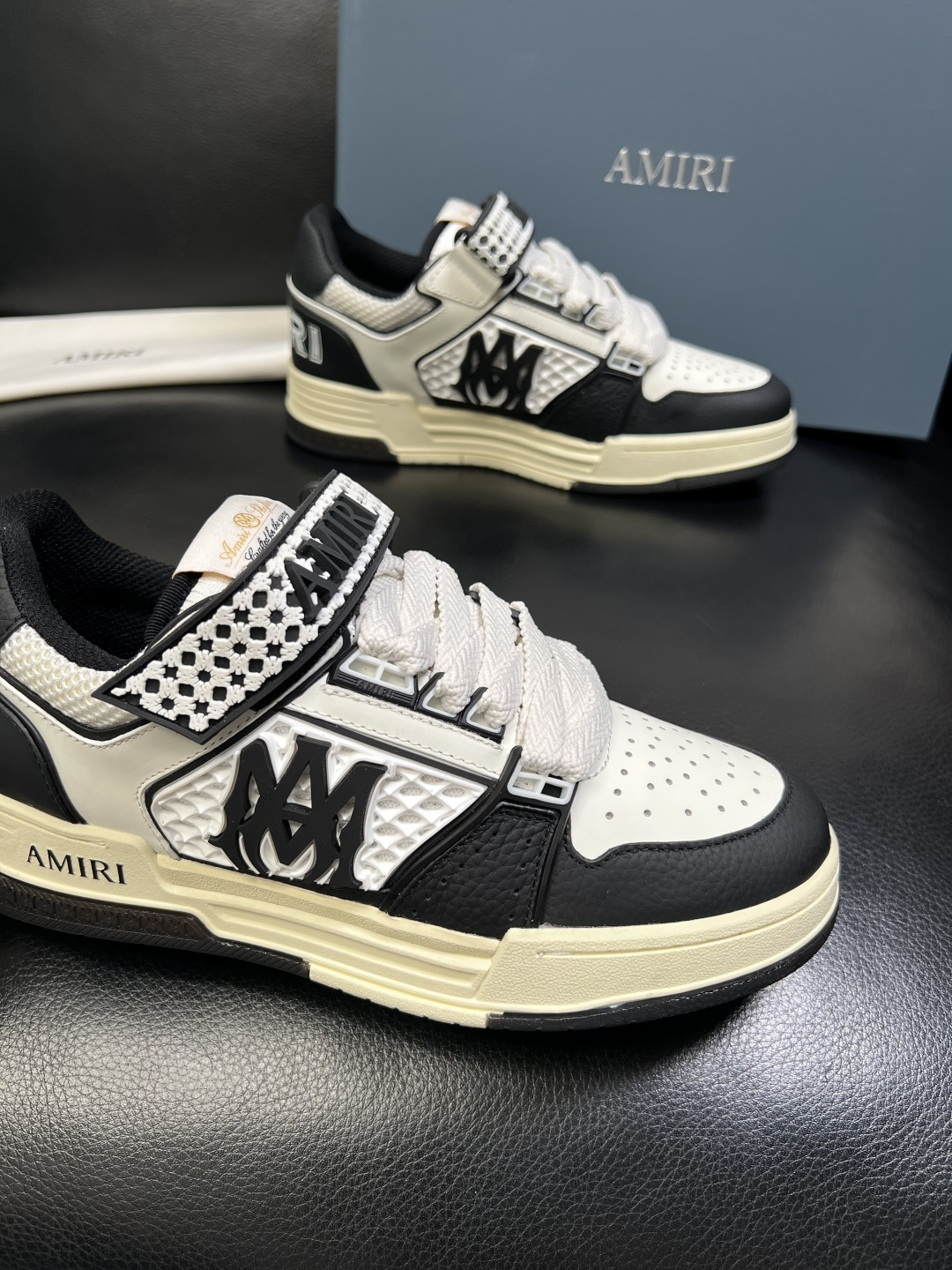 AMIRI 高品质 顶级工艺品 专柜同步 原厂配置，意大利进口原版牛皮面料，透气舒适进口水染牛里垫，鞋底