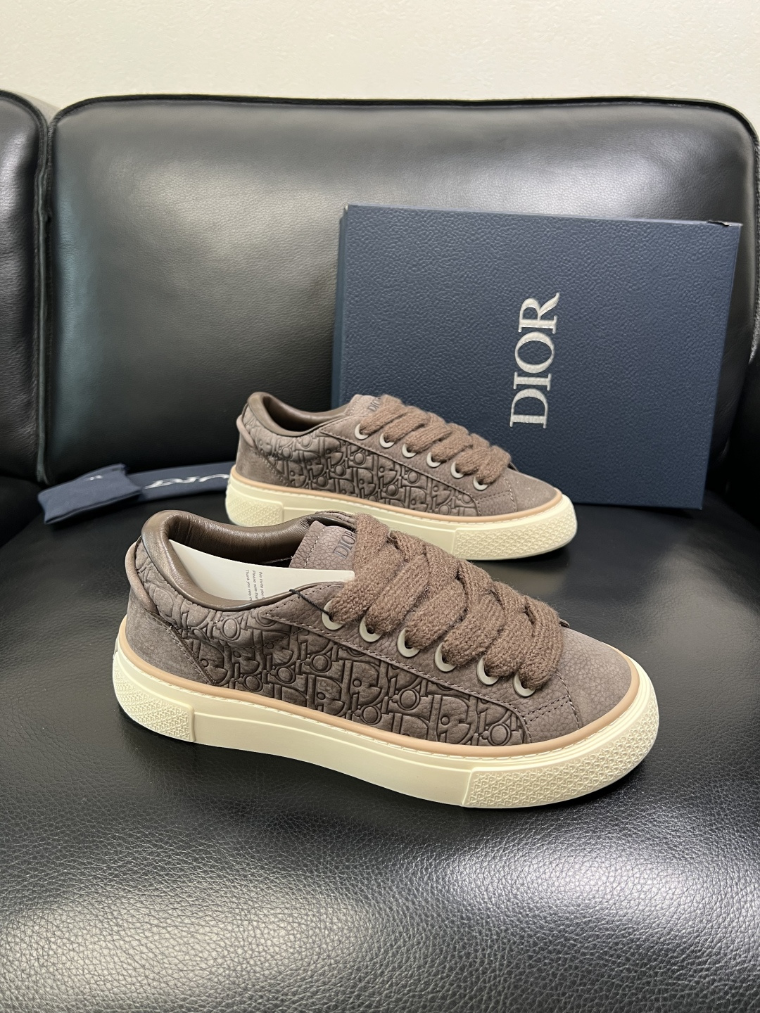 Dior 顶级工艺品 迪奥 专柜同步 原厂配置，意大利进口原版牛皮面料，透气舒适进口水染牛里垫，鞋底：原