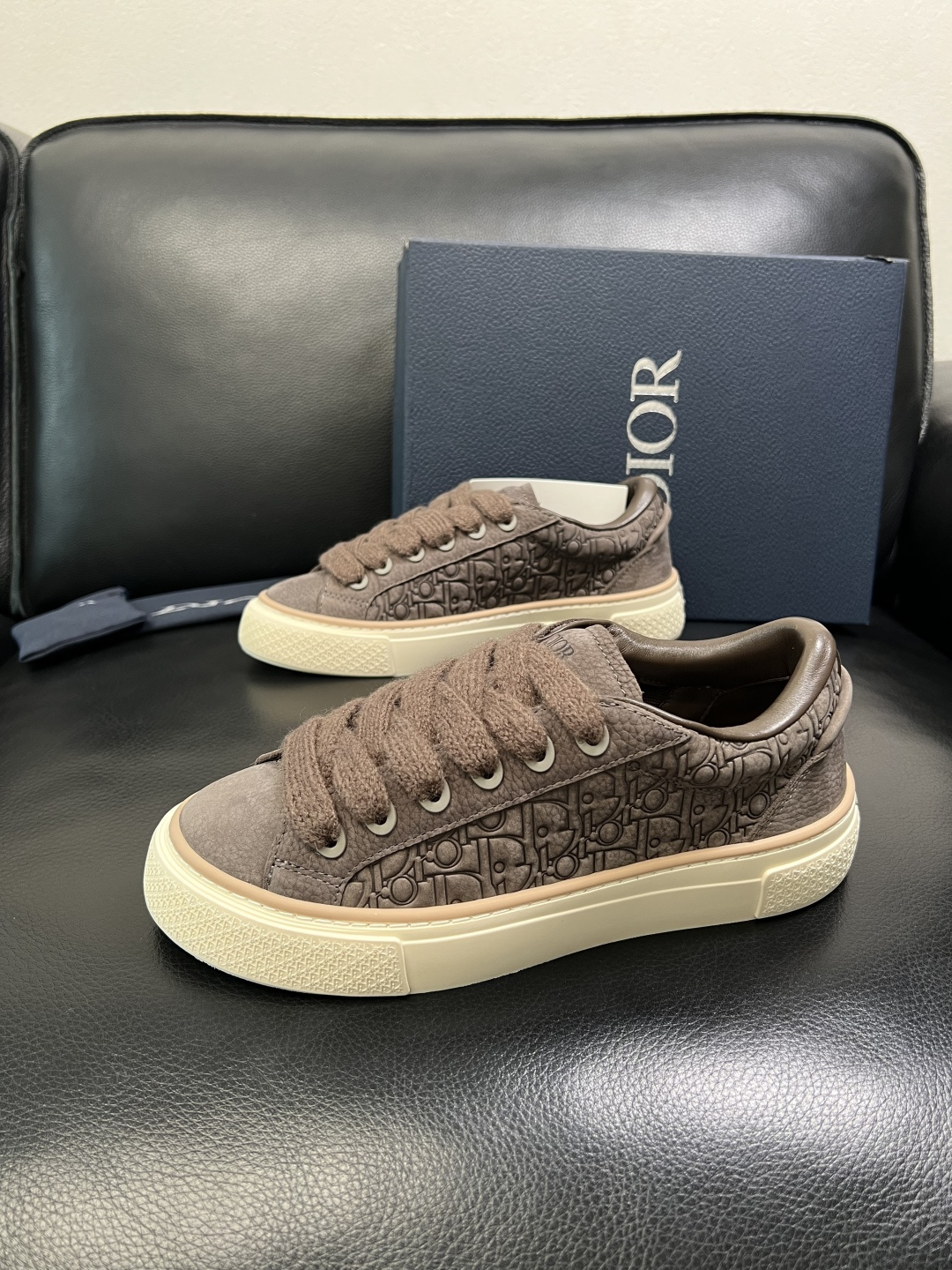 Dior 顶级工艺品 迪奥 专柜同步 原厂配置，意大利进口原版牛皮面料，透气舒适进口水染牛里垫，鞋底：原