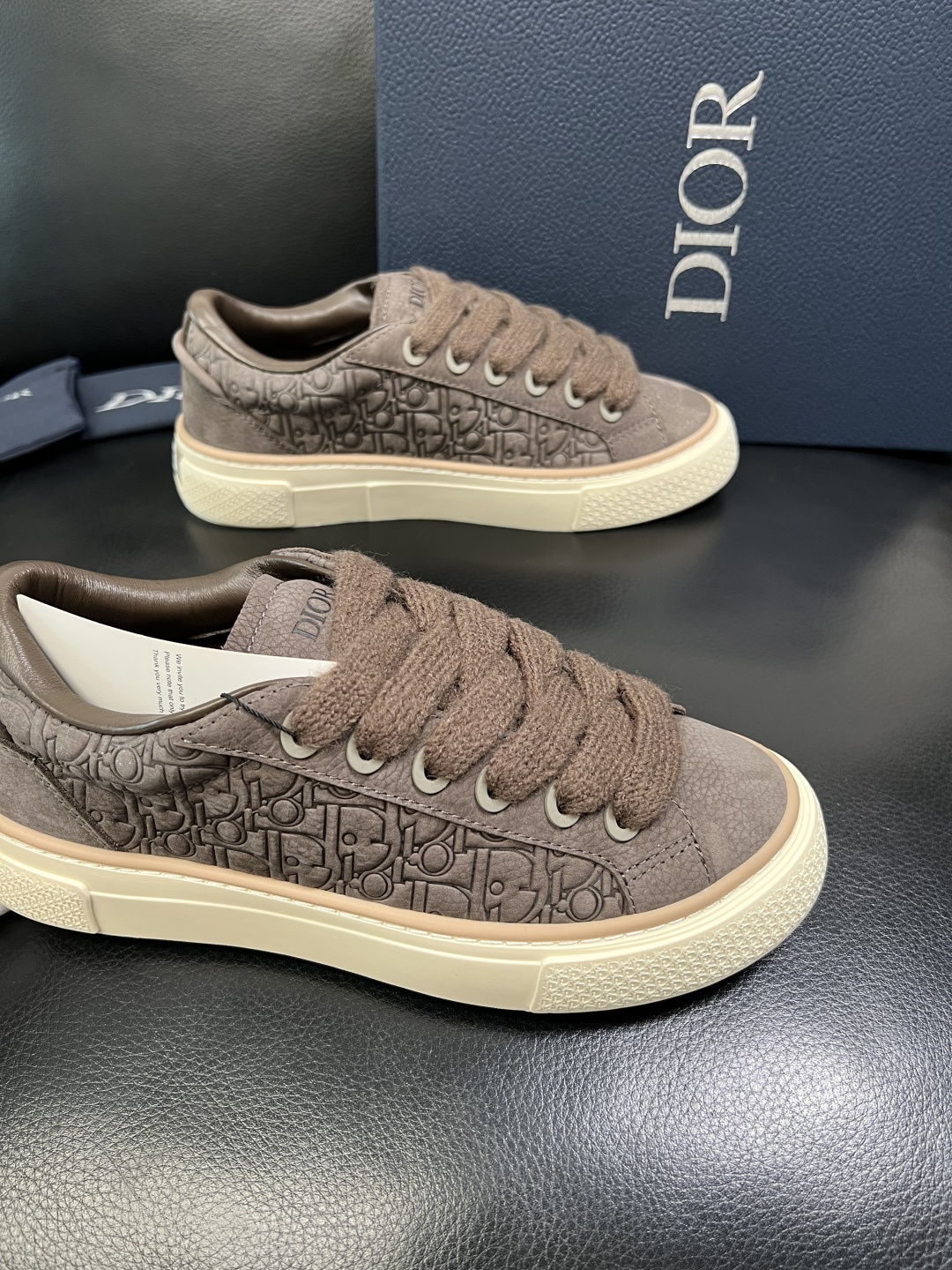 Dior 顶级工艺品 迪奥 专柜同步 原厂配置，意大利进口原版牛皮面料，透气舒适进口水染牛里垫，鞋底：原