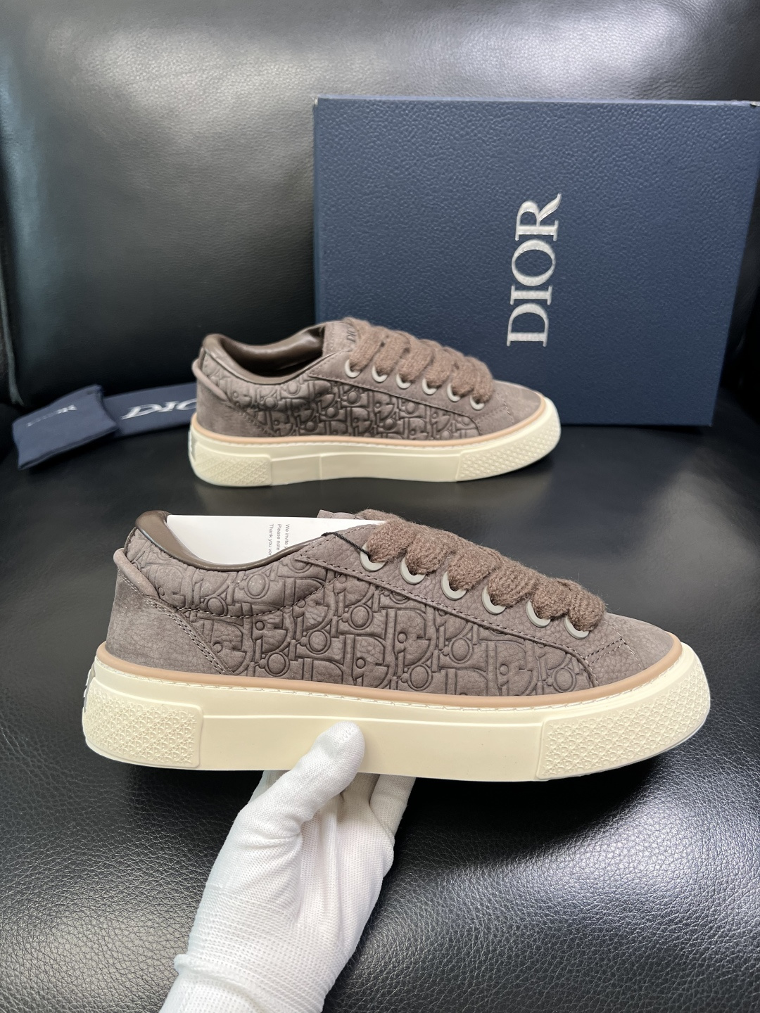 Dior 顶级工艺品 迪奥 专柜同步 原厂配置，意大利进口原版牛皮面料，透气舒适进口水染牛里垫，鞋底：原