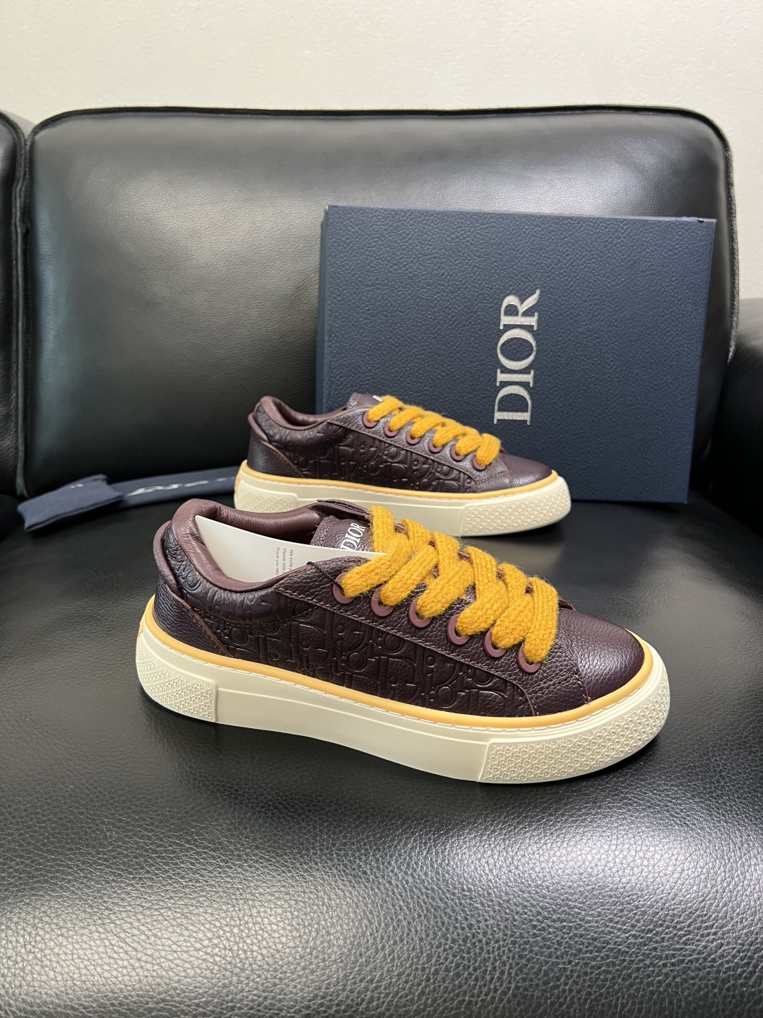 Dior 顶级工艺品 迪奥 专柜同步 原厂配置，意大利进口原版牛皮面料，透气舒适进口水染牛里垫，鞋底：原