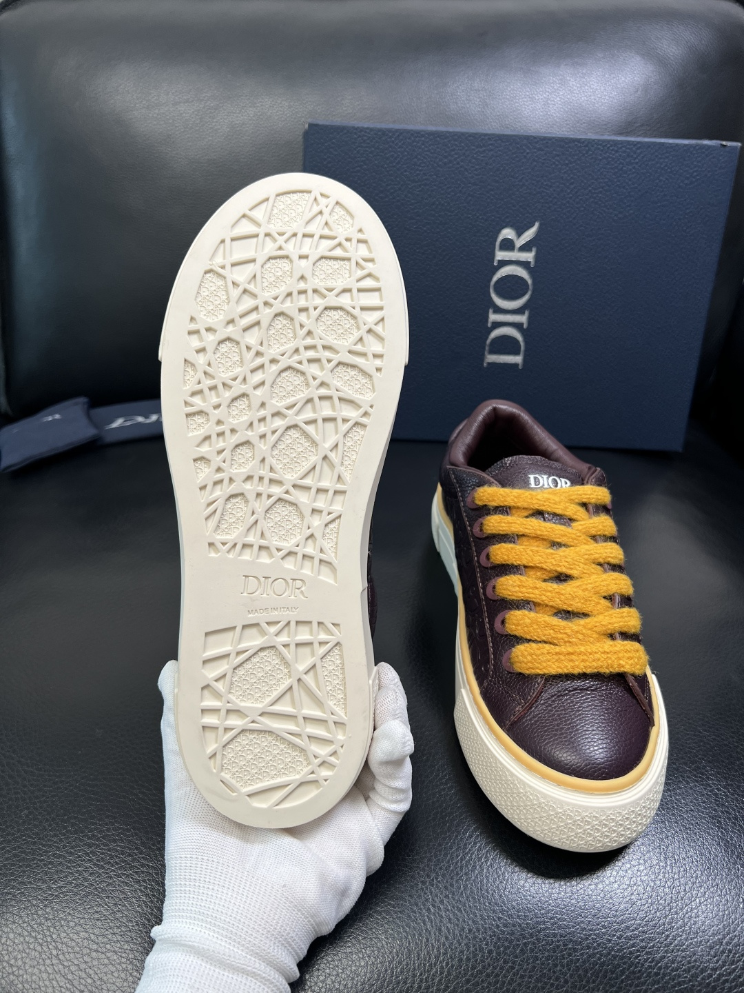 Dior 顶级工艺品 迪奥 专柜同步 原厂配置，意大利进口原版牛皮面料，透气舒适进口水染牛里垫，鞋底：原