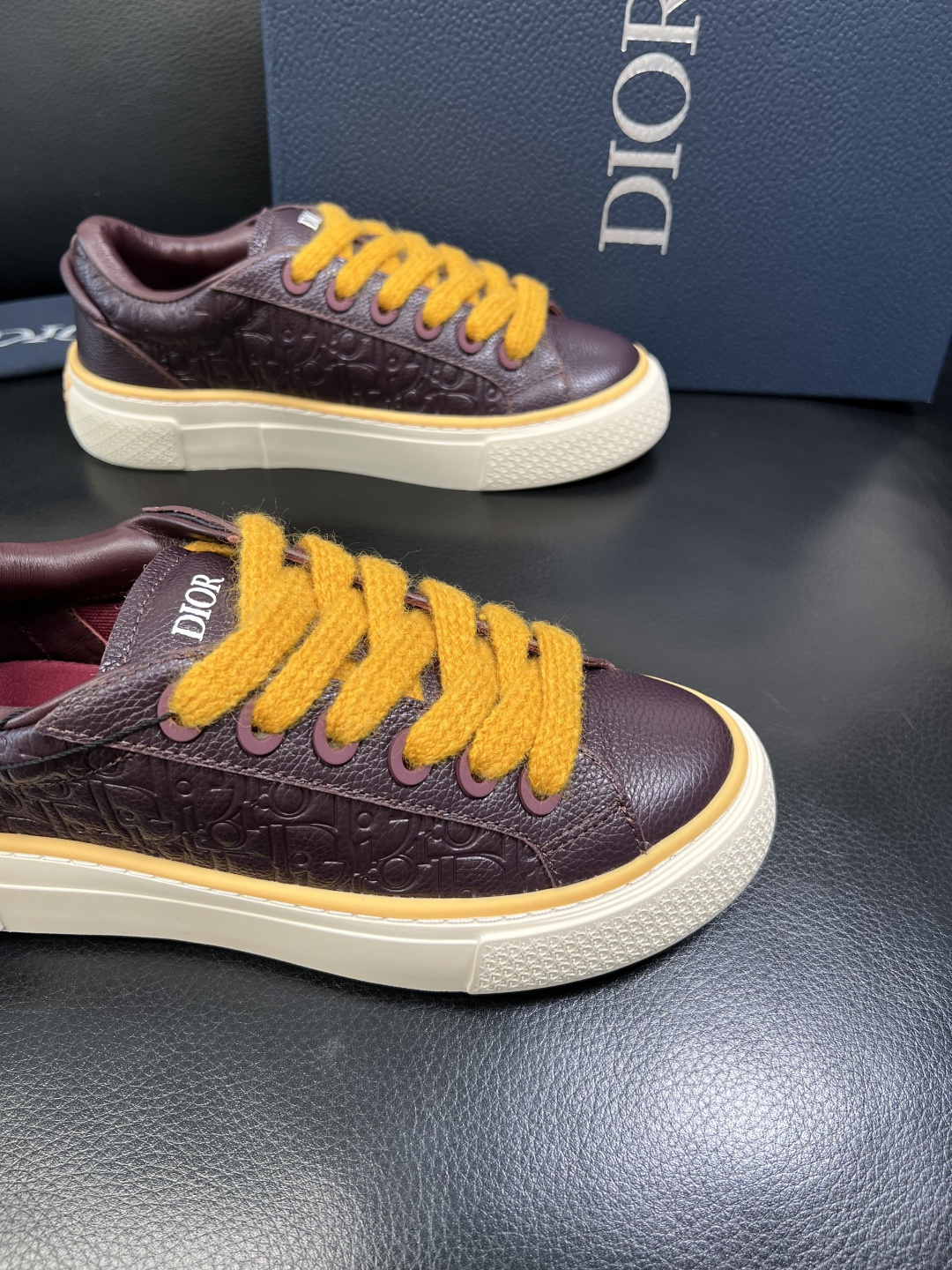 Dior 顶级工艺品 迪奥 专柜同步 原厂配置，意大利进口原版牛皮面料，透气舒适进口水染牛里垫，鞋底：原