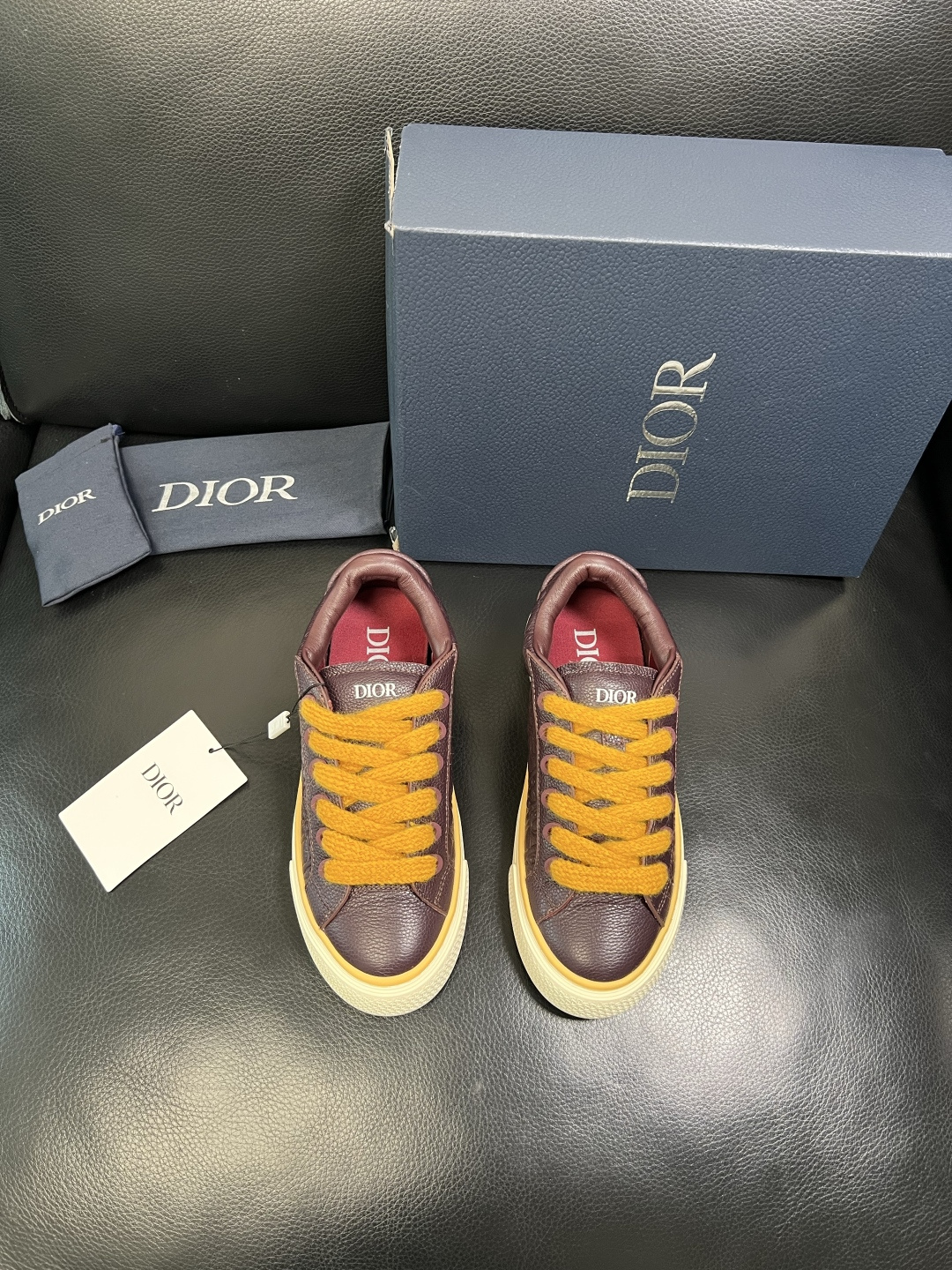 Dior 顶级工艺品 迪奥 专柜同步 原厂配置，意大利进口原版牛皮面料，透气舒适进口水染牛里垫，鞋底：原