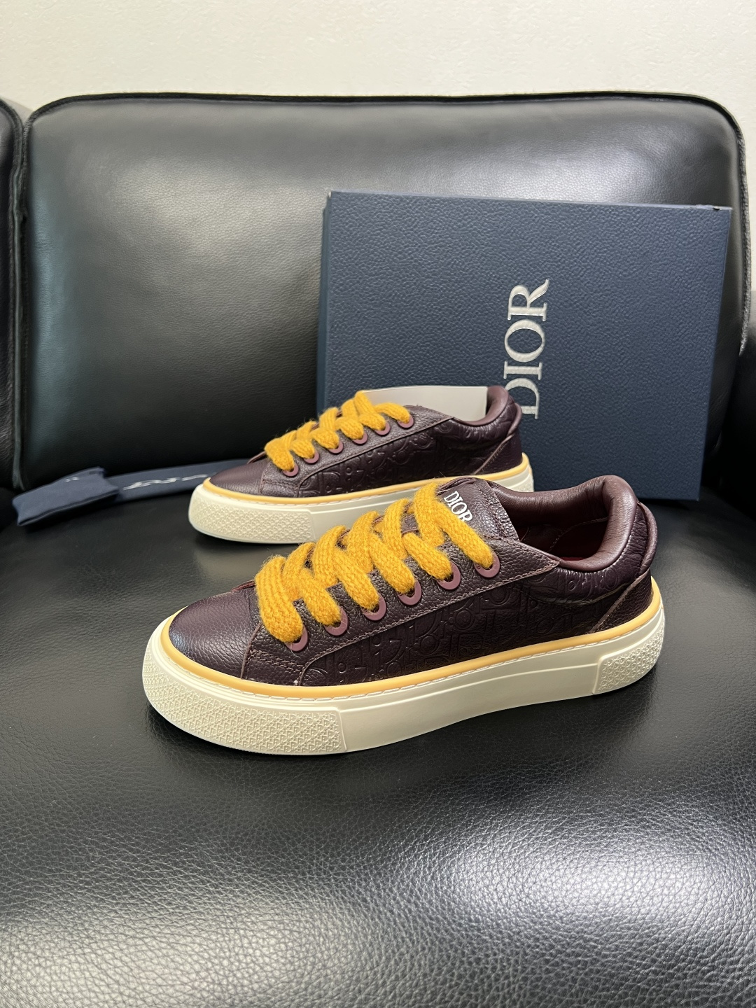 Dior 顶级工艺品 迪奥 专柜同步 原厂配置，意大利进口原版牛皮面料，透气舒适进口水染牛里垫，鞋底：原