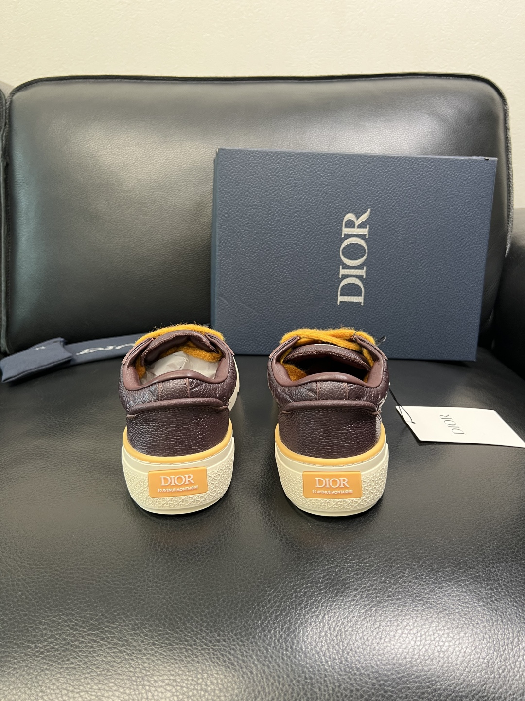 Dior 顶级工艺品 迪奥 专柜同步 原厂配置，意大利进口原版牛皮面料，透气舒适进口水染牛里垫，鞋底：原