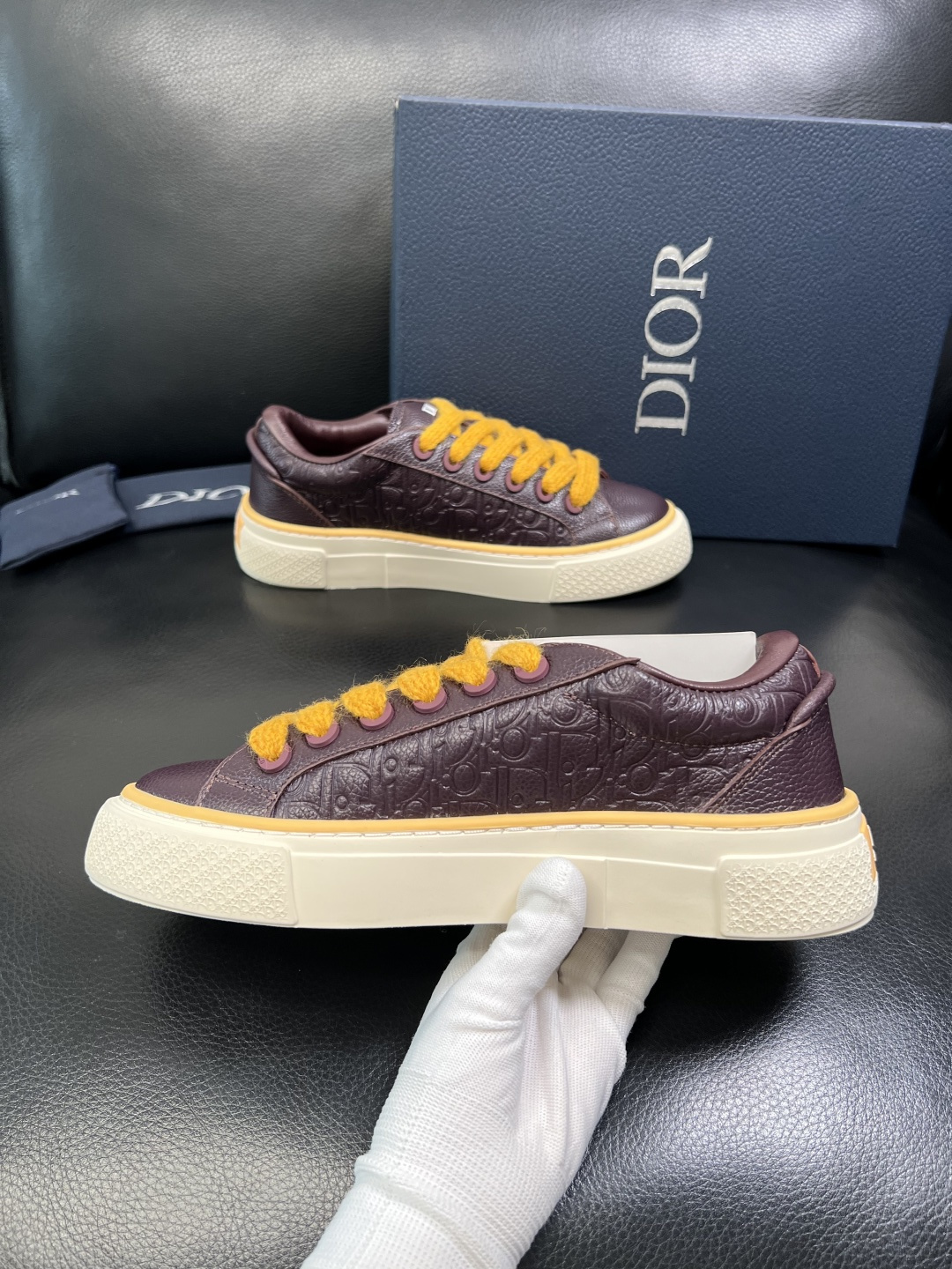 Dior 顶级工艺品 迪奥 专柜同步 原厂配置，意大利进口原版牛皮面料，透气舒适进口水染牛里垫，鞋底：原