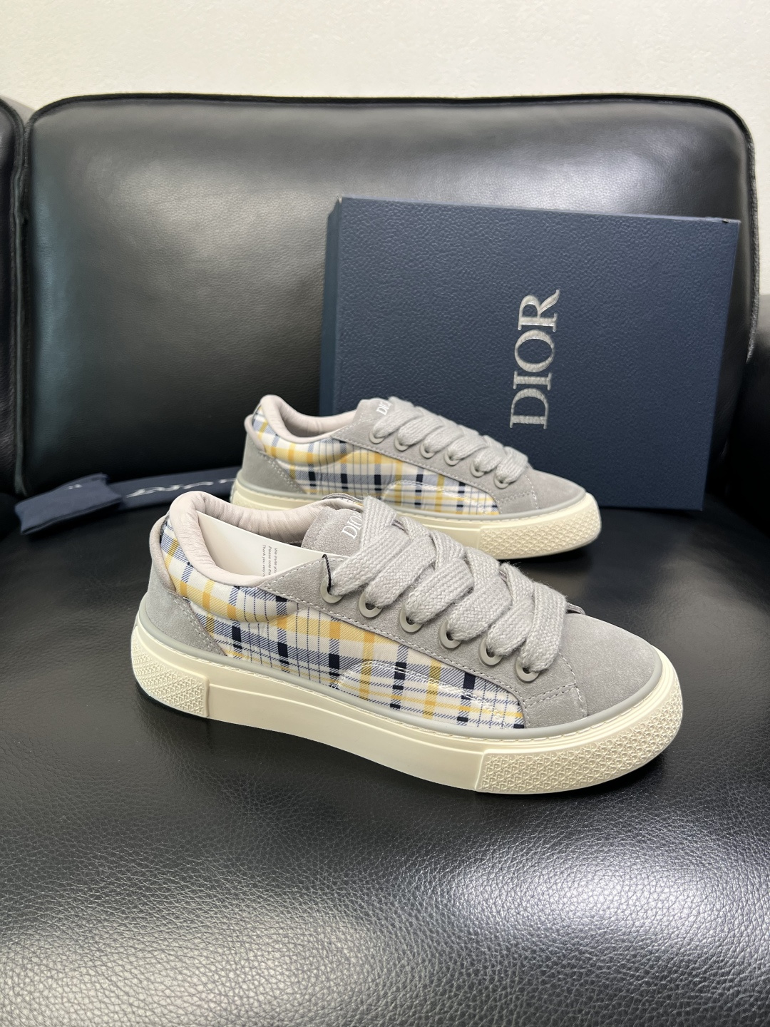 Dior 顶级工艺品 迪奥 专柜同步 原厂配置，意大利进口原版牛皮面料，透气舒适进口水染牛里垫，鞋底：原