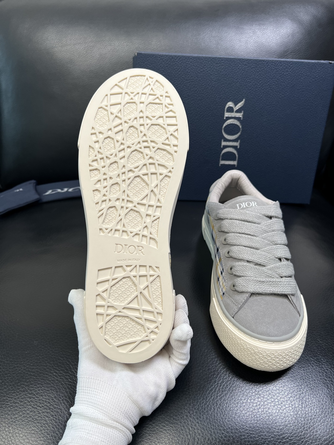 Dior 顶级工艺品 迪奥 专柜同步 原厂配置，意大利进口原版牛皮面料，透气舒适进口水染牛里垫，鞋底：原