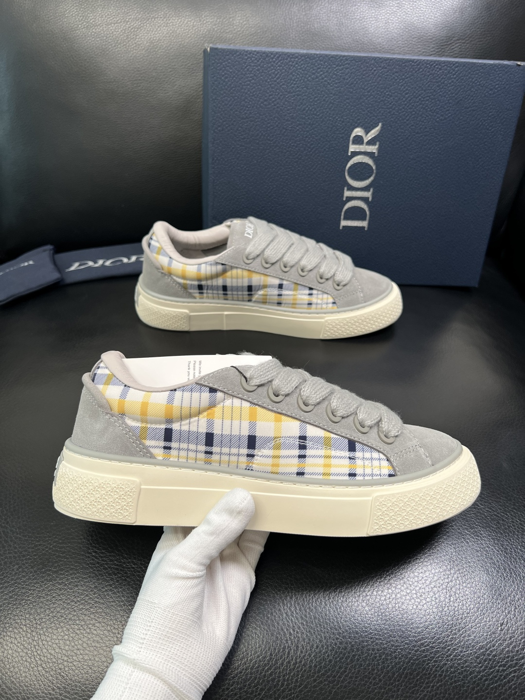 Dior 顶级工艺品 迪奥 专柜同步 原厂配置，意大利进口原版牛皮面料，透气舒适进口水染牛里垫，鞋底：原