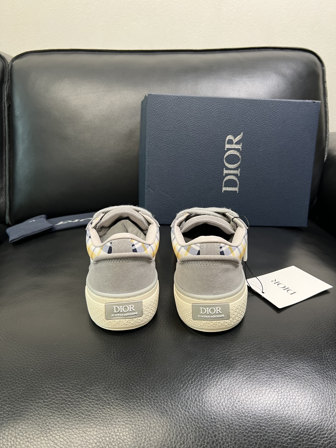 Dior 顶级工艺品 迪奥 专柜同步 原厂配置，意大利进口原版牛皮面料，透气舒适进口水染牛里垫，鞋底：原