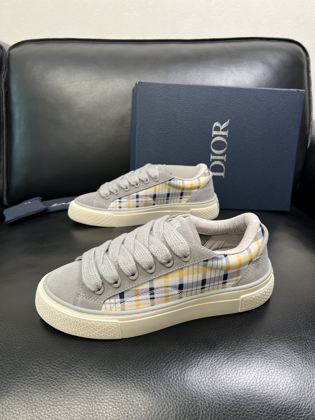 Dior 顶级工艺品 迪奥 专柜同步 原厂配置，意大利进口原版牛皮面料，透气舒适进口水染牛里垫，鞋底：原